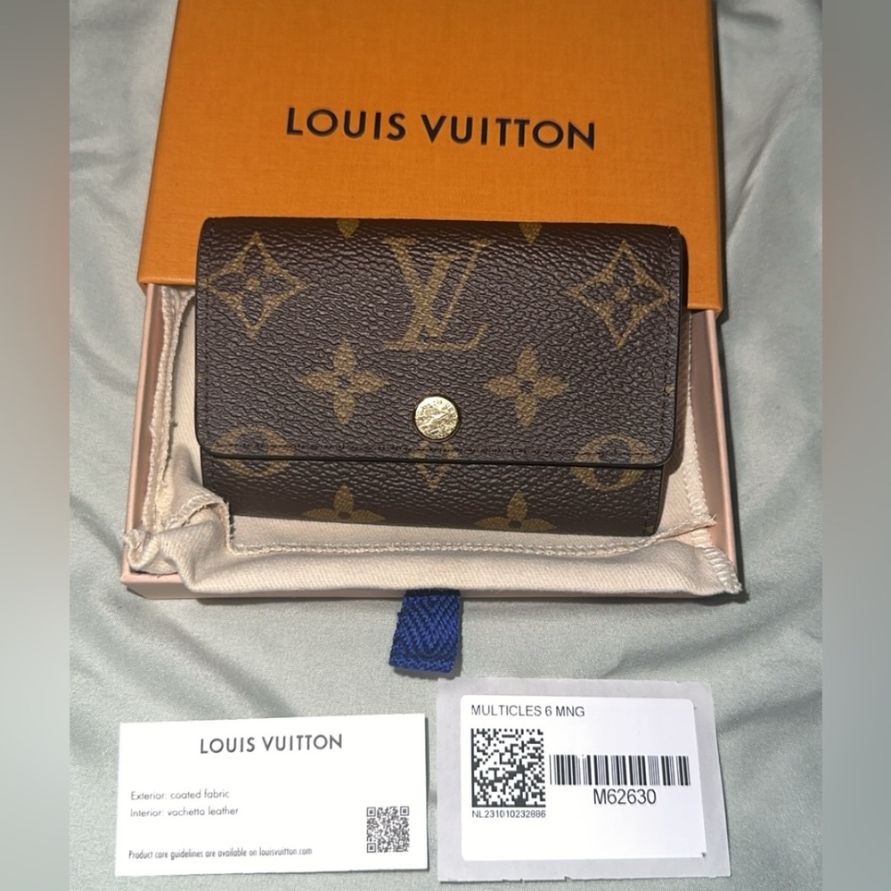 Louis Vuitton 6 key keychain